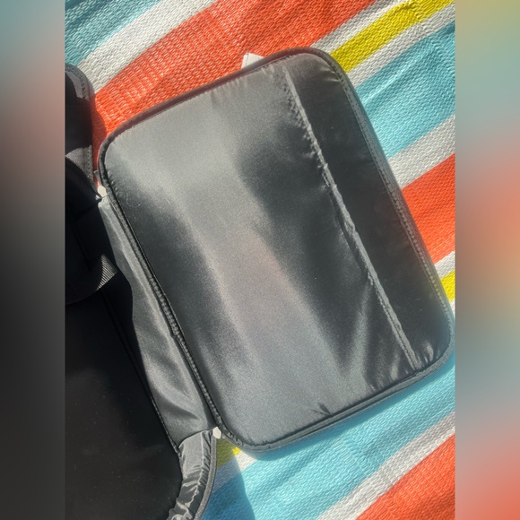 🎉✨HP🎉✨ Logitech Black Laptop Bag with Modern Design and Practical Storage NWT - Picture 4 of 9